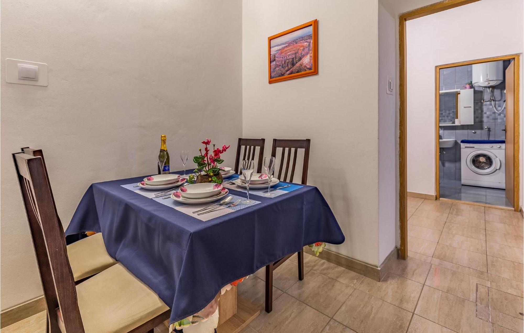 Amazing Apartment In Pula With Kitchen 外观 照片