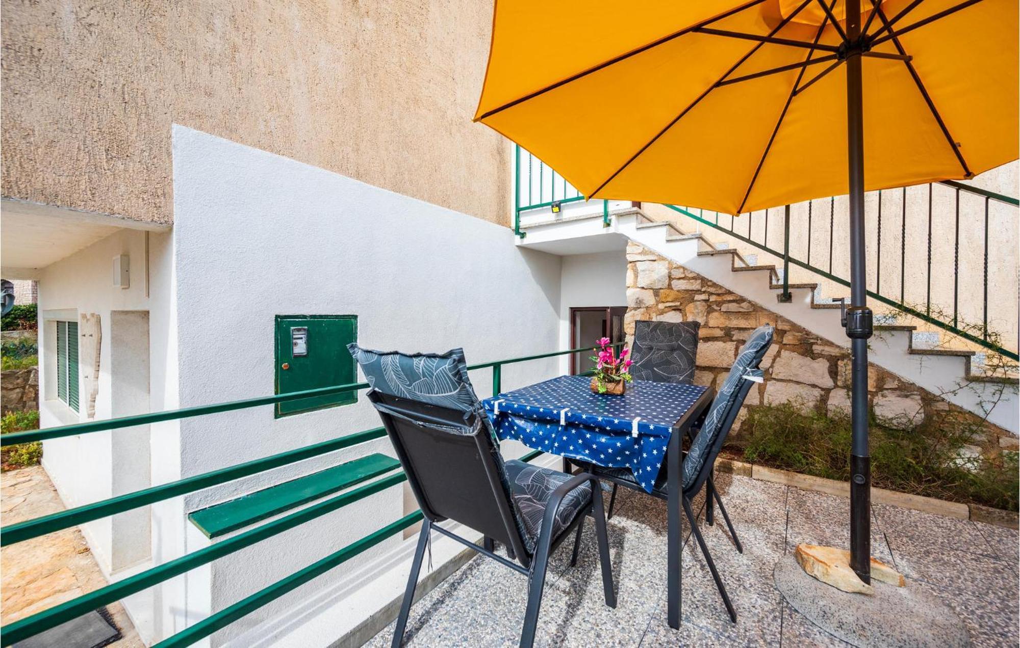 Amazing Apartment In Pula With Kitchen 外观 照片