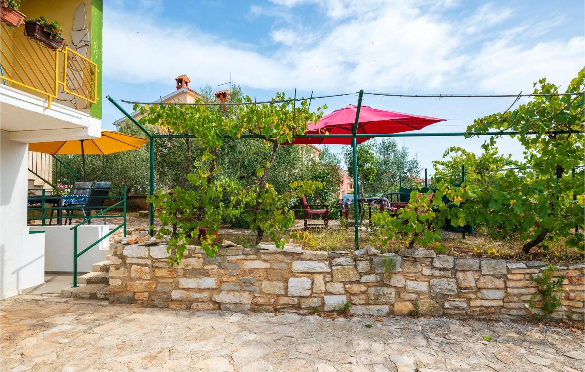 Amazing Apartment In Pula With Kitchen 外观 照片