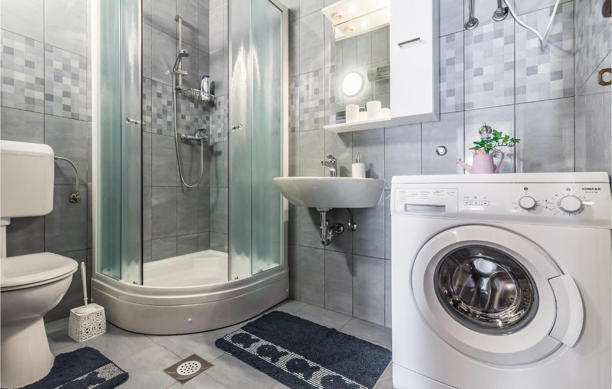 Amazing Apartment In Pula With Kitchen 外观 照片